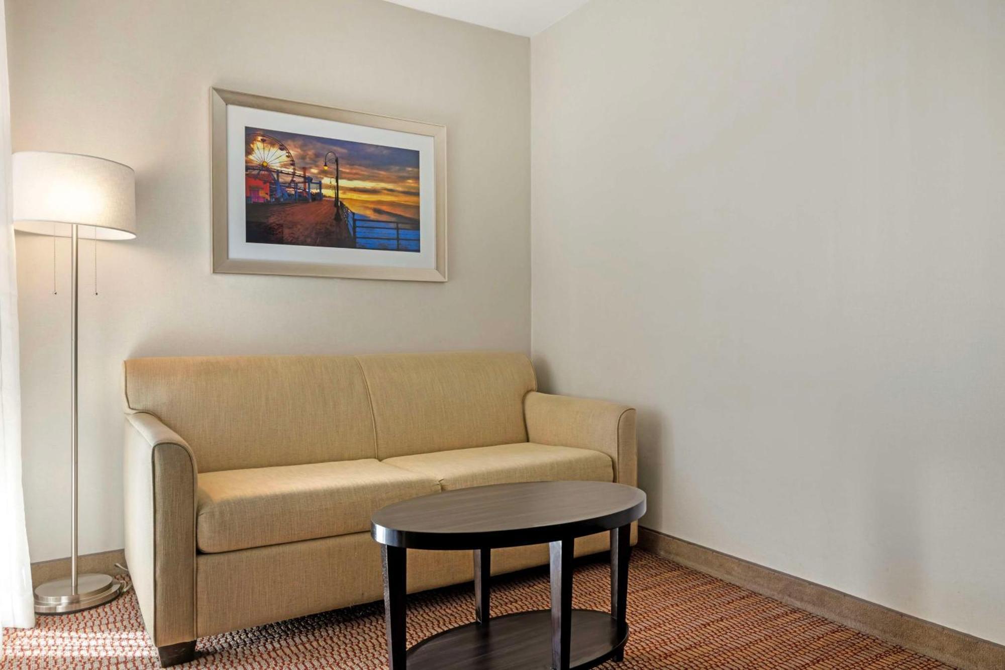 Western Royal Palace & Hotel 3*
