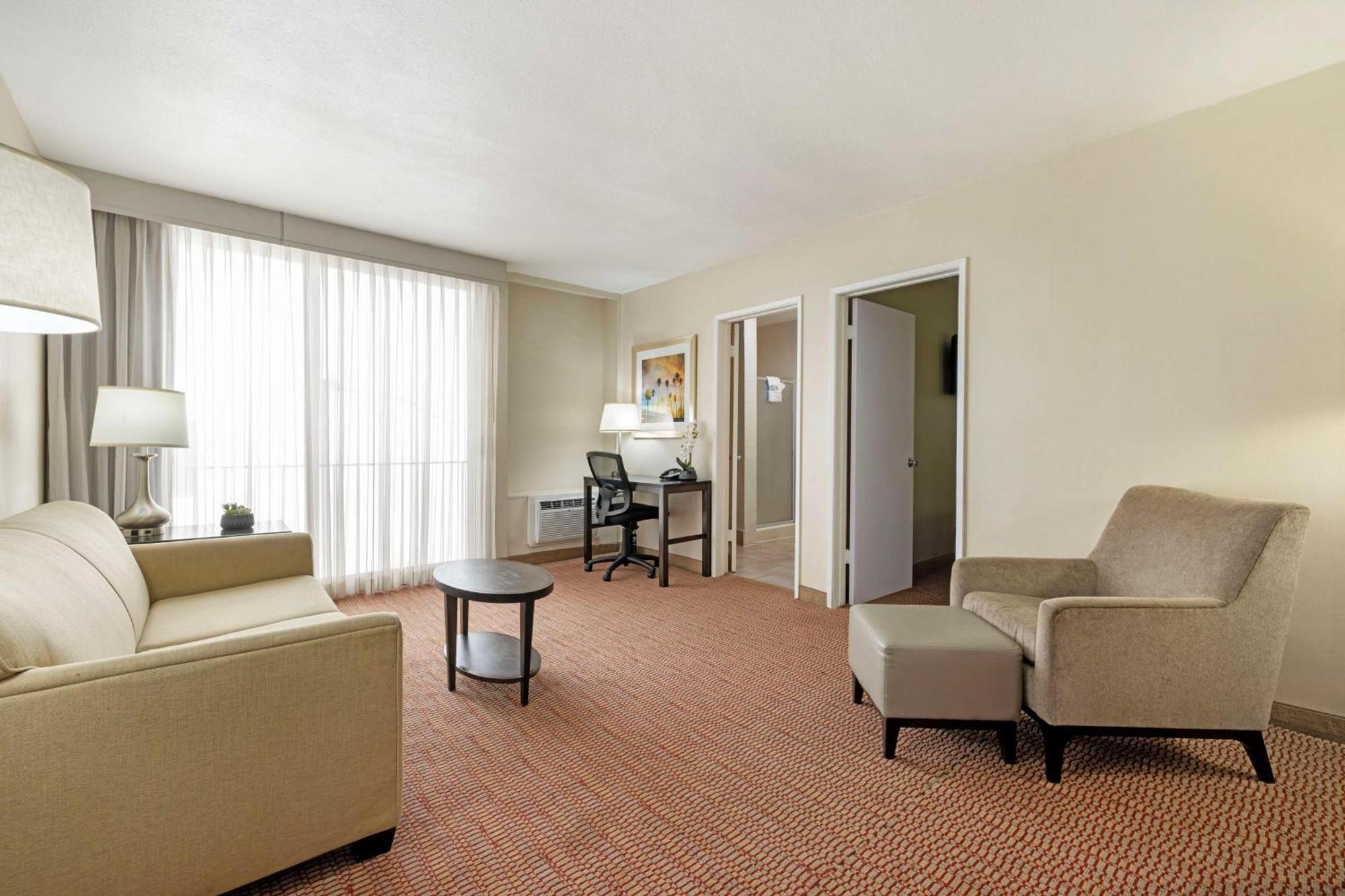 Hotel Western Royal Palace &