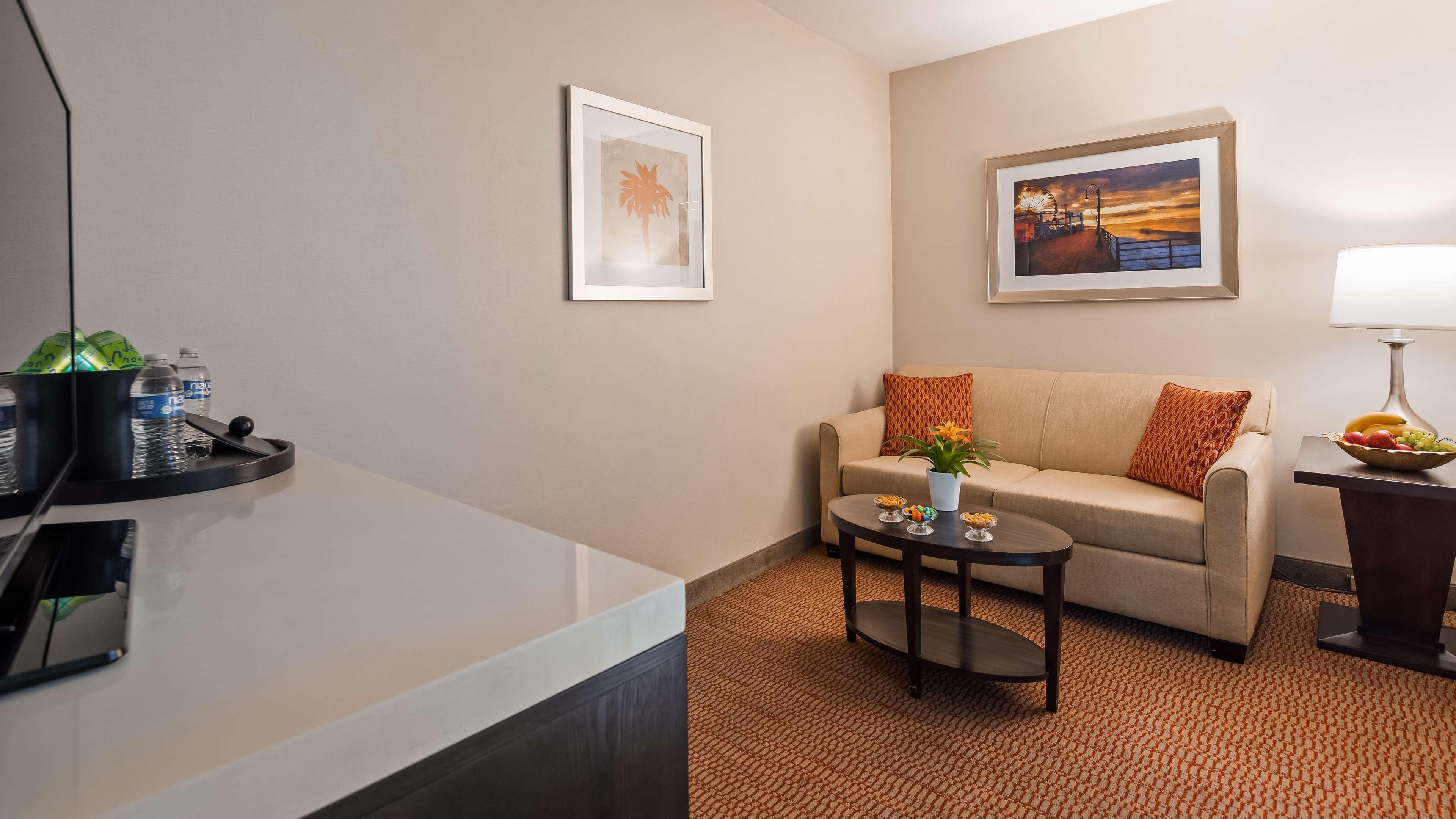 Western Royal Palace Inn&suites Hotel